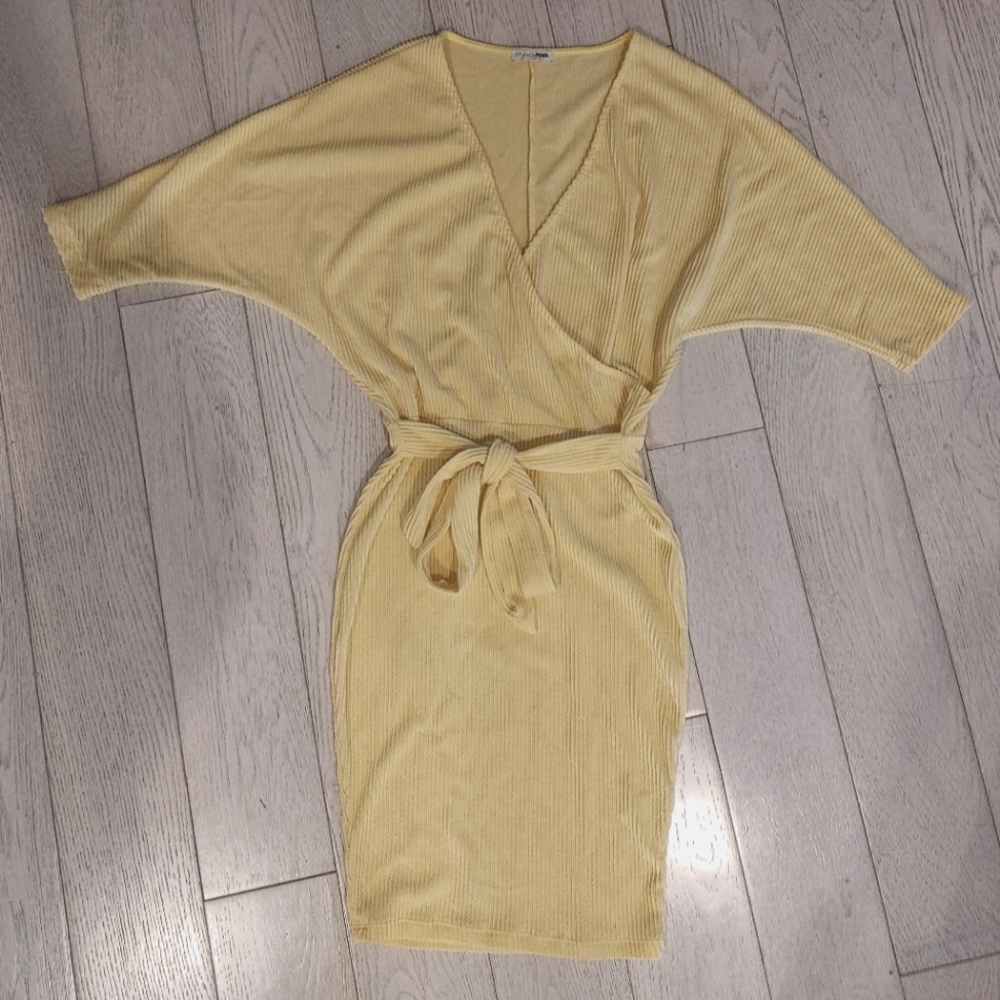 3/$22 Yellow Fashion Nova dress small